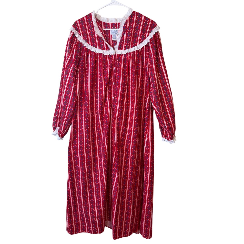 Lanz of Salzburg 100% Cotton Nightgown Medium Red Heart Lace Trim Cottagecore